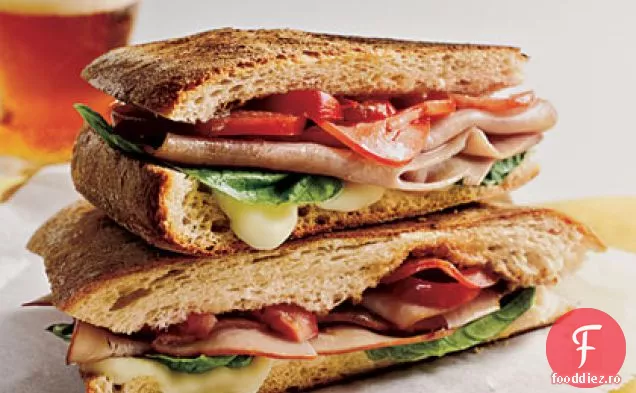 Mozzarella, șuncă și busuioc Panini