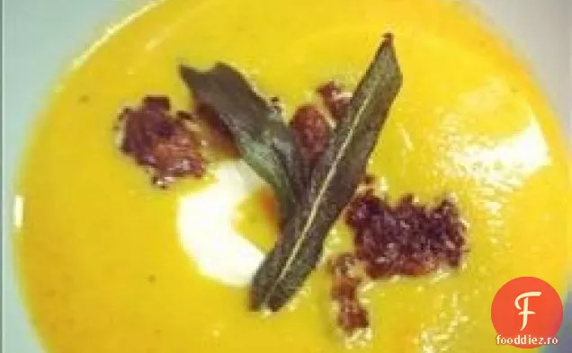 Supă de Squash Butternut cu salvie și cârnați
