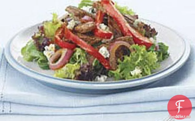 Salată caldă de friptură și brânză albastră