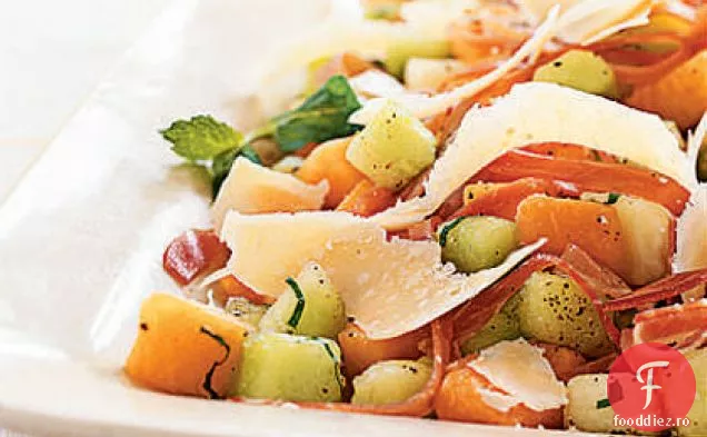 Salată de pepene galben și Prosciutto cu Parmigiano-Reggiano