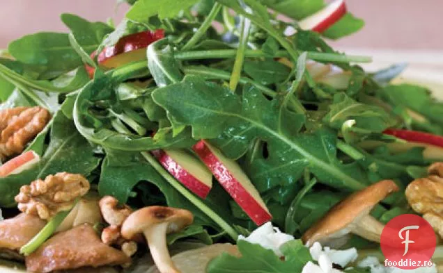 Salată de ciuperci, mere și brânză de capră