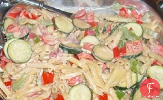 Paste cu legume într-un Tahini și sos de iaurt