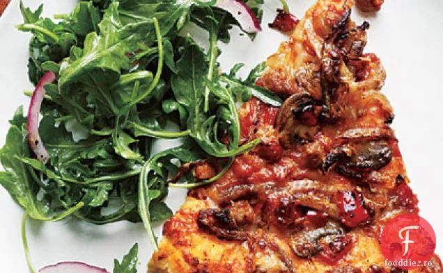 Pizza cu cârnați și ciuperci picante