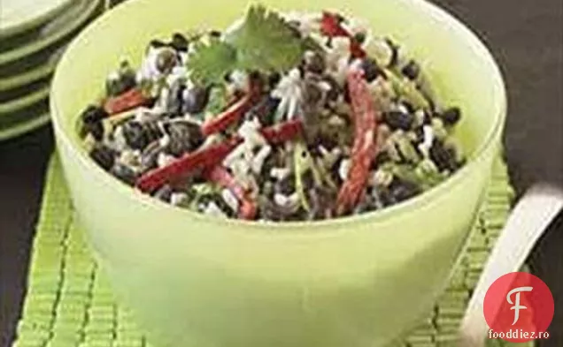Salată de fasole neagră și orez