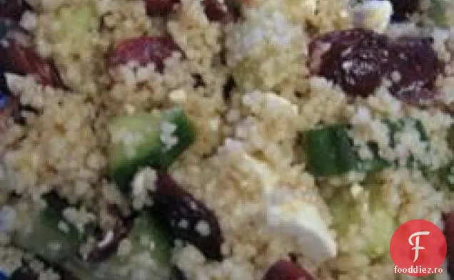 Salată de cuscus, afine și Feta