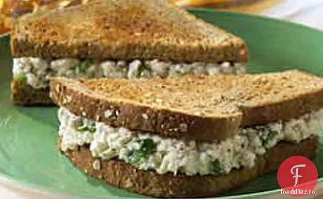 Sandwich Cu Salată De Tofu