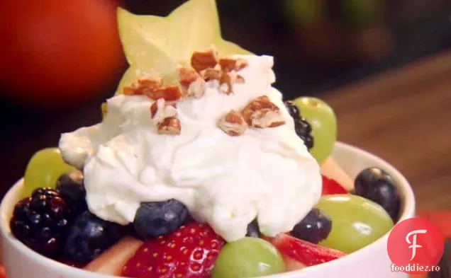 Salată de fructe cu cremă de brânză-topping de Pecan
