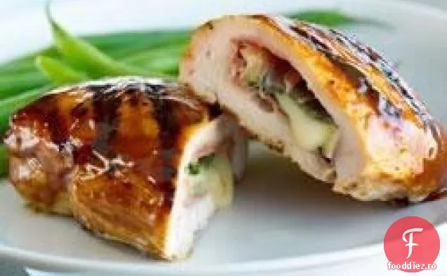 Pui umplut cu Brie și salvie