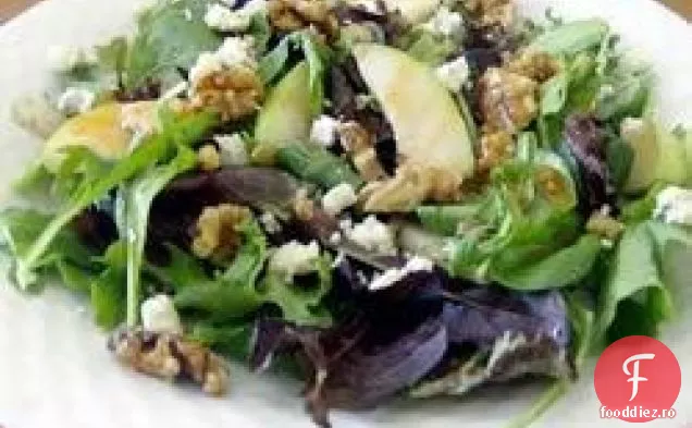 Salată de pere și brânză albastră