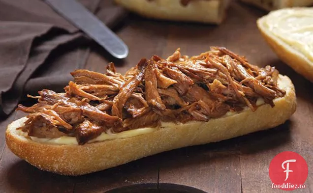 Slow-Cooker Orange-BBQ tras sandwich-uri de porc