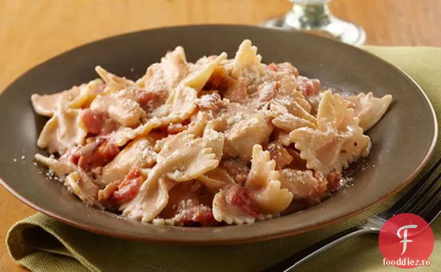 Paste Cremoase De Pui, Bacon Și Roșii