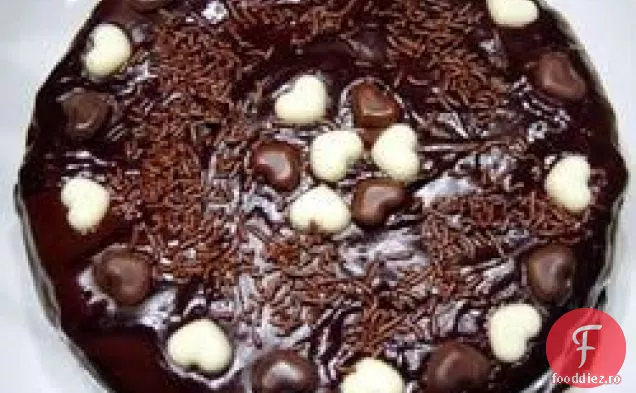 Tort de ciocolată cu lapte cu glazură de Fudge