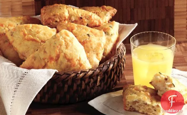 Biscuiți Bacon-Cheddar