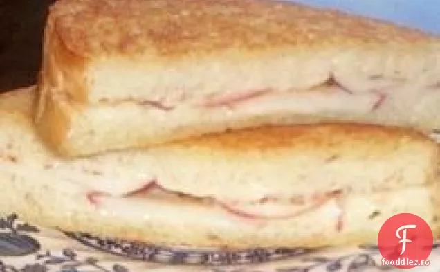 Brânză la grătar, scorțișoară și Sandwich cu mere