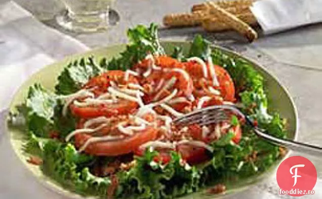 Salată Clasică De Slănină , Salată Verde Și Roșii Feliate