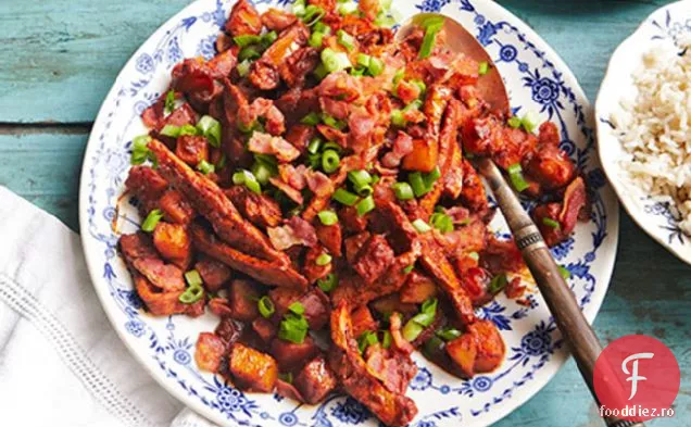 Chile Pasilla Carne De Porc Și Cartofi