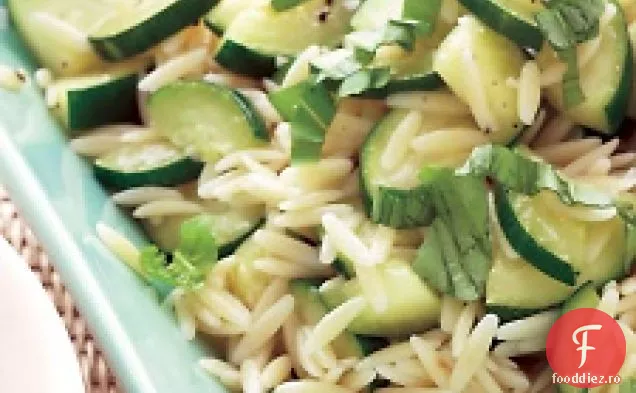 Salată De Orzo Și Dovlecei