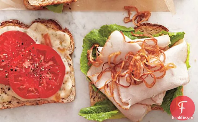 Sandwich de curcan afumat cu marmeladă de rozmarin