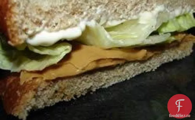 Unt de arahide, maioneză și Sandwich de salată