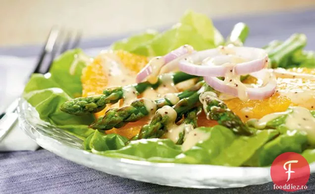 Sparanghel, salată Boston și salată de portocale