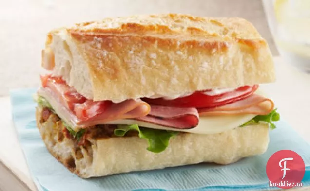 Curcan, Șuncă Și Roșii Uscate La Soare Sub