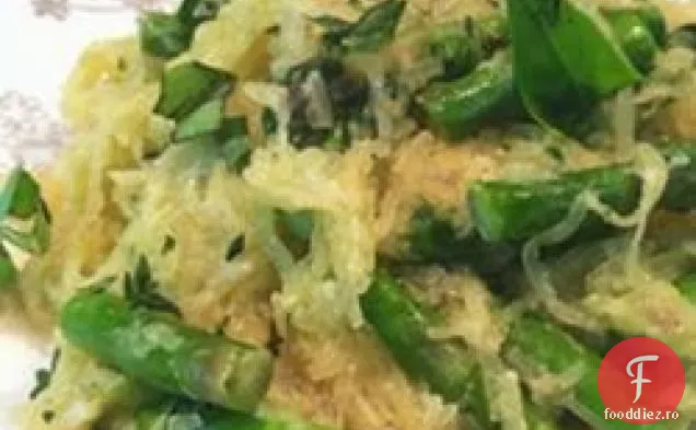Spaghete prăjite Squash cu sparanghel și brânză de capră