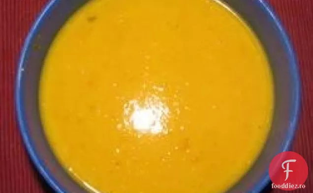 Supă de dovleac, cartof dulce, praz și lapte de cocos