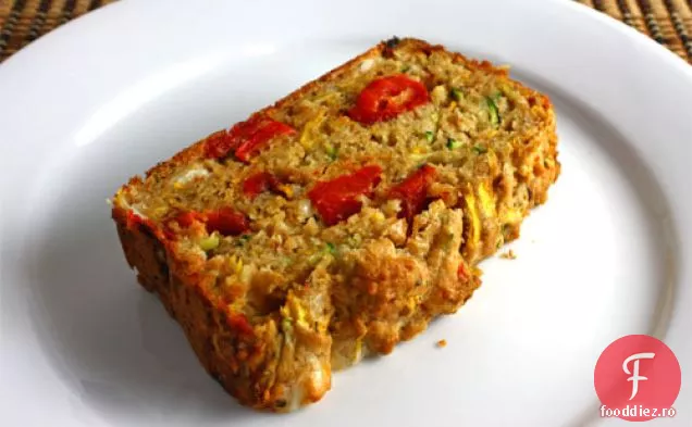 Pâine De Dovlecei Cu Ardei Roșii Prăjiți Și Feta