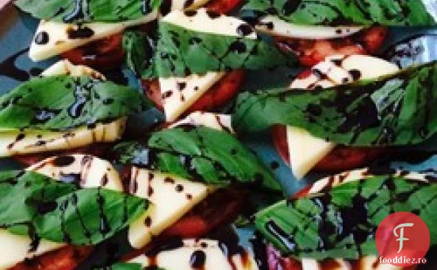 Salată Caprese cu reducere balsamică