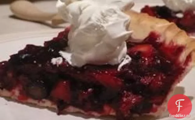 Maman ' s Fresh Strawberry Rhubarb Pie