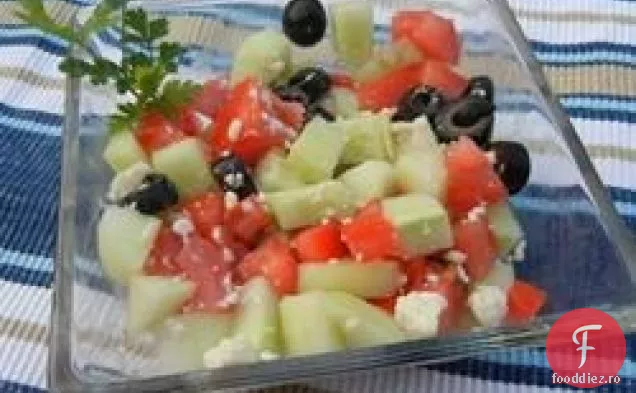 Salată de castraveți și brânză albastră