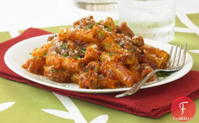 Cârnați și roșii Rigatoni