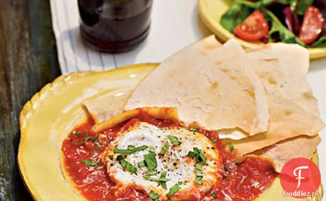 Ouă roșii cu pâine muzicală din Sardinia (ovos kin roșii e Casu)