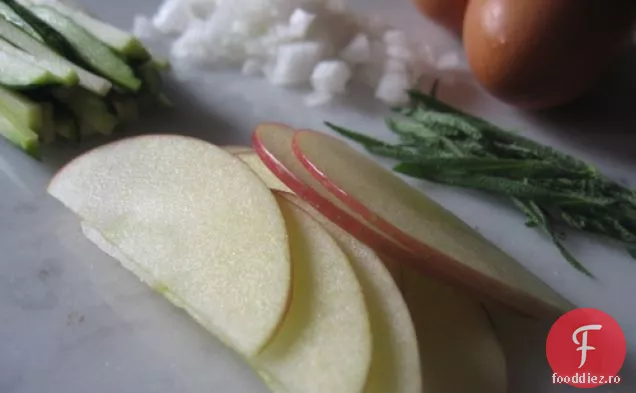 Omletă De Dovlecei Cu Salvie De Mere