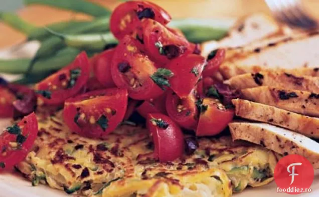 Clătite cu tigaie de cartofi-dovlecei cu salată de roșii Cherry