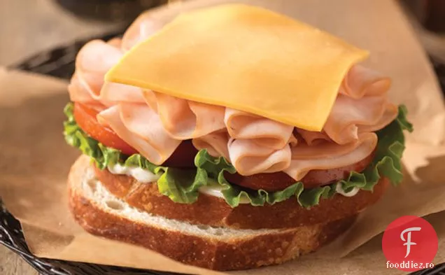 Sandwich clasic de curcan și brânză
