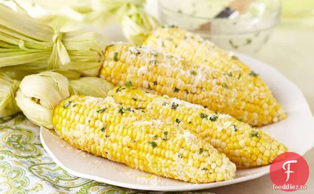 Porumb proaspăt cu unt de parmezan de lămâie-busuioc