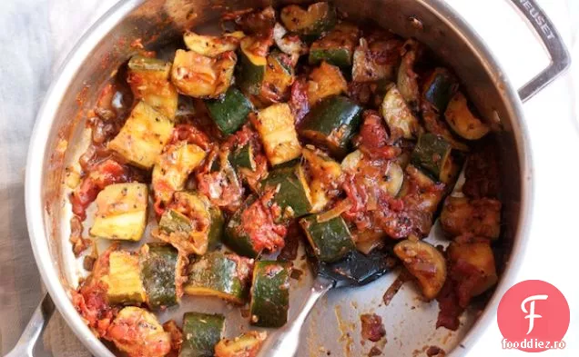 Dovlecei Și Curry De Roșii