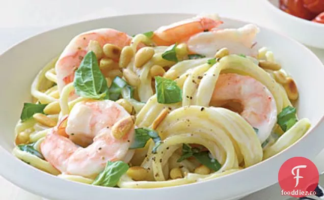 Spaghete cu creveți și nuci de pin