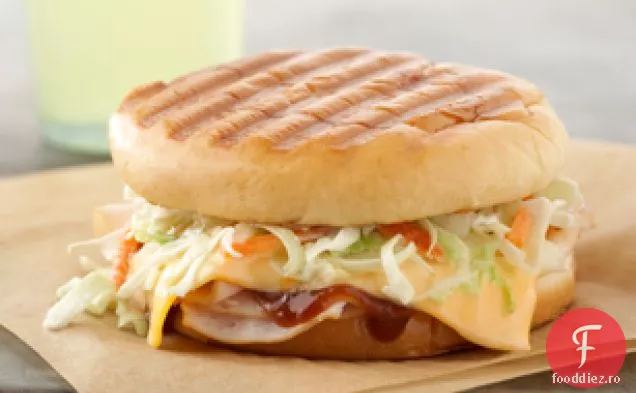 BBQ Turcia Panini cu salată de varză cremos
