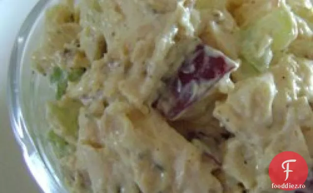 Salată de pui cu struguri și mere