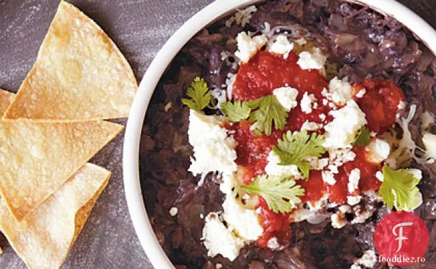 Chipotle Dip de fasole neagră cu chipsuri de porumb