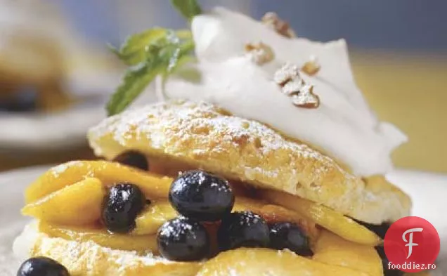 Shortcakes cu piersici și afine din sud