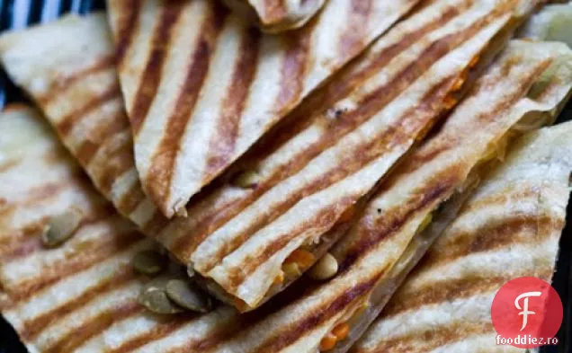 Salată de dovlecei cu semințe condimentate/salată de morcovi