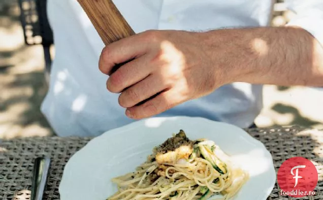 Linguine Fine cu dovlecei, busuioc și mărar