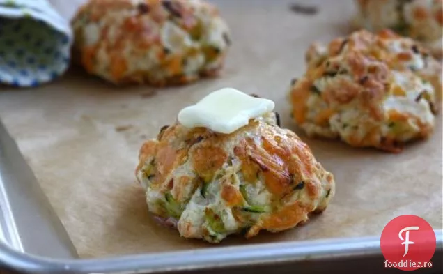Biscuiți Cu Picături De Cheddar De Dovlecei
