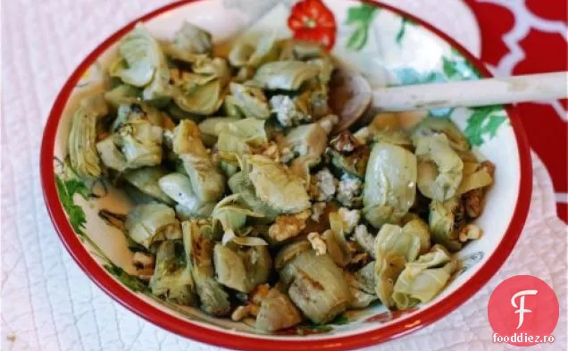 Inimi De Anghinare Marinate La Grătar Cu Brânză Albastră Și Nuci