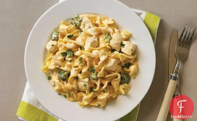 Pui Cheesy cu taitei de ou