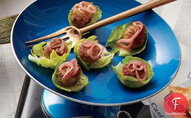 Meatballs în cupele de varză de la Bruxelles