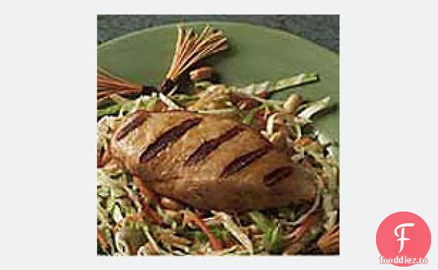 Pui asiatic cu Slaw de arahide